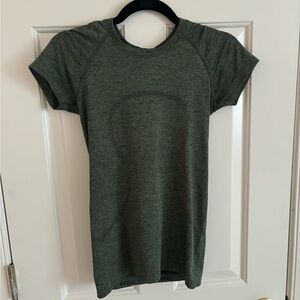 Lululemon Swiftly Tech 2.0 Short Sleeve in Forest Green Heather